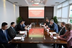 德国伊尔梅瑙工业大学校长一行拜候同济大学